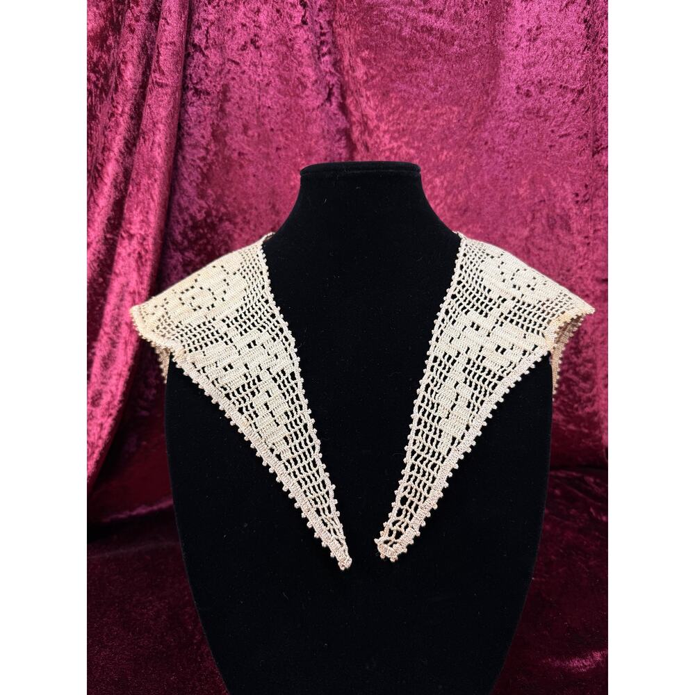Vintage Sewing - Crochet Lace Collar – Hand Made Victorian Style Pointed Overlay
